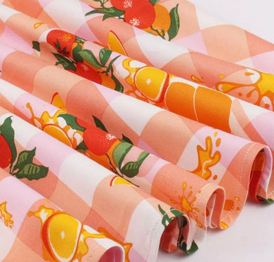 Vintage Šaty S Kulatým Výstřihem A Růžovými Květy