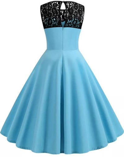 Vintage Pastelové Šaty Pro Služebnou