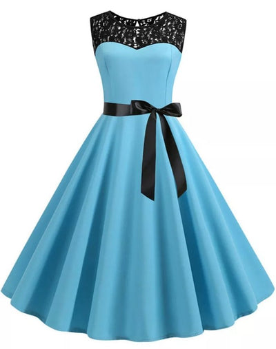 Vintage Pastelové Šaty Pro Služebnou