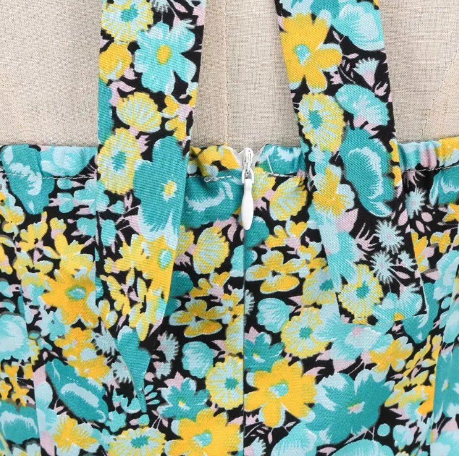 Elegantní Květinové Šaty 50. Let