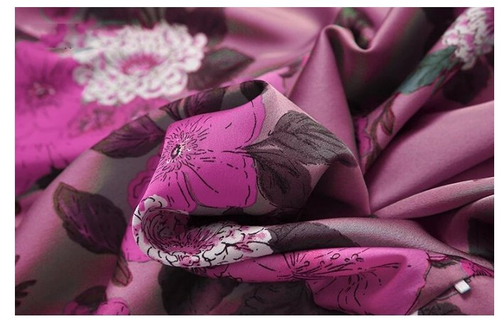 Fialové Šaty 40. Let S Vysokým Výstřihem