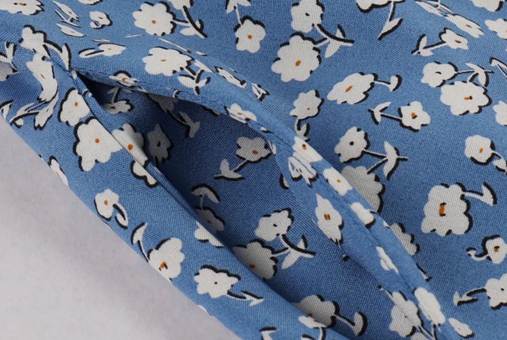 Vintage Modré Rozšířené Šaty S Bílými Květy