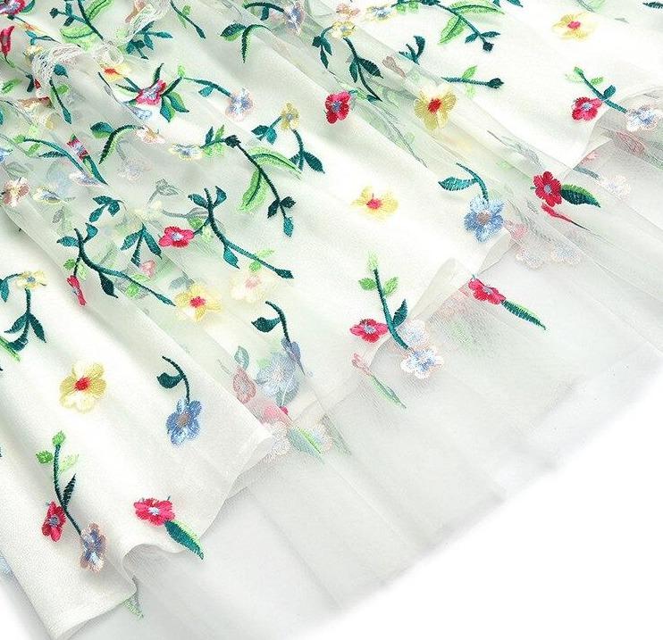 Bílé Moderní Vintage Šaty