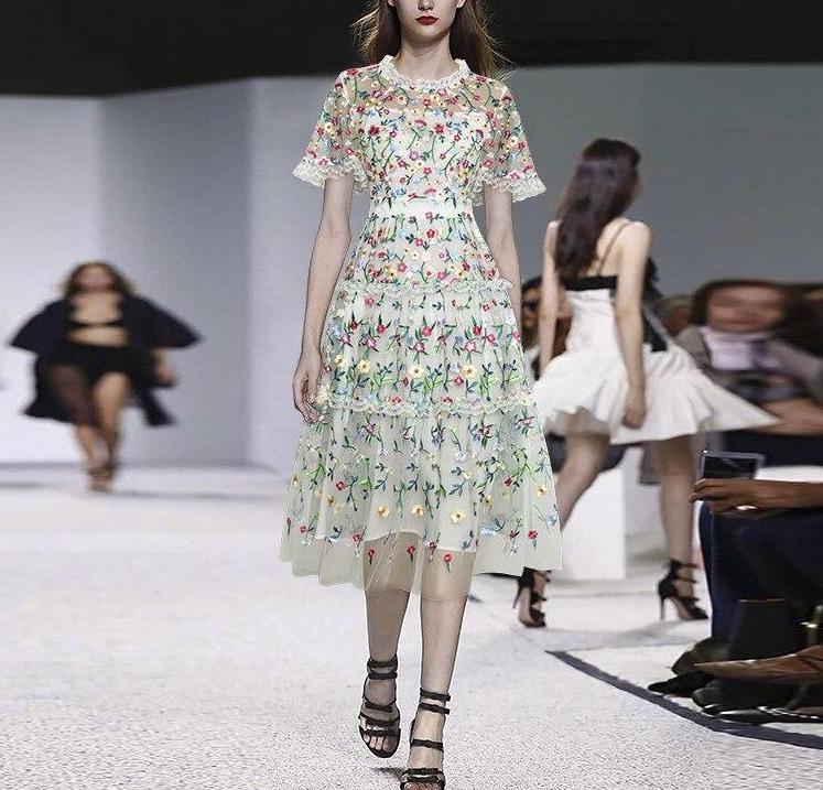 Bílé Moderní Vintage Šaty